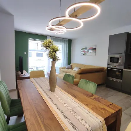 Royal Relax アパート ケストヘイ